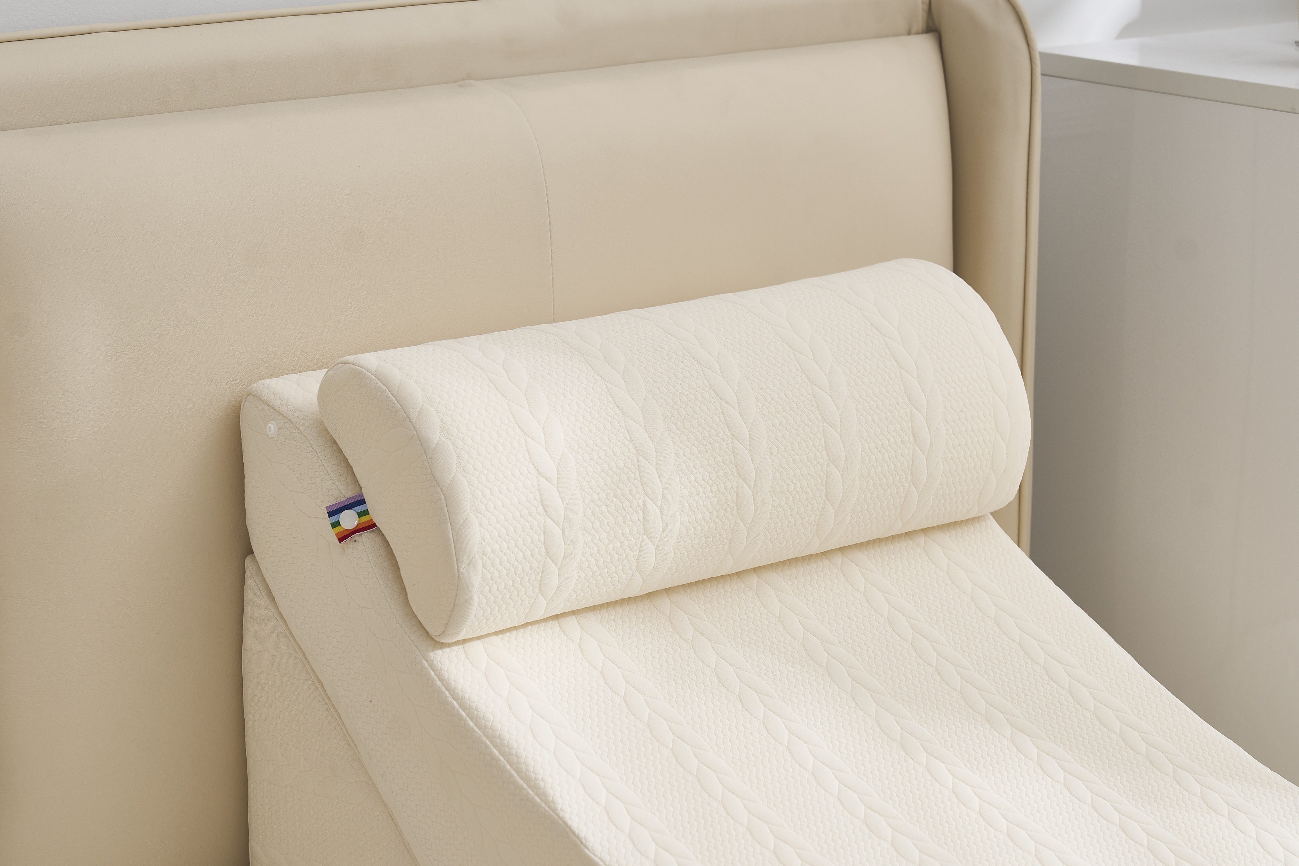Modular adjustable bed wedge pillow set in cream color, 2-piece combination on bed Modular adjustable bed wedge pillow set in cream color, 2-piece combination on bed