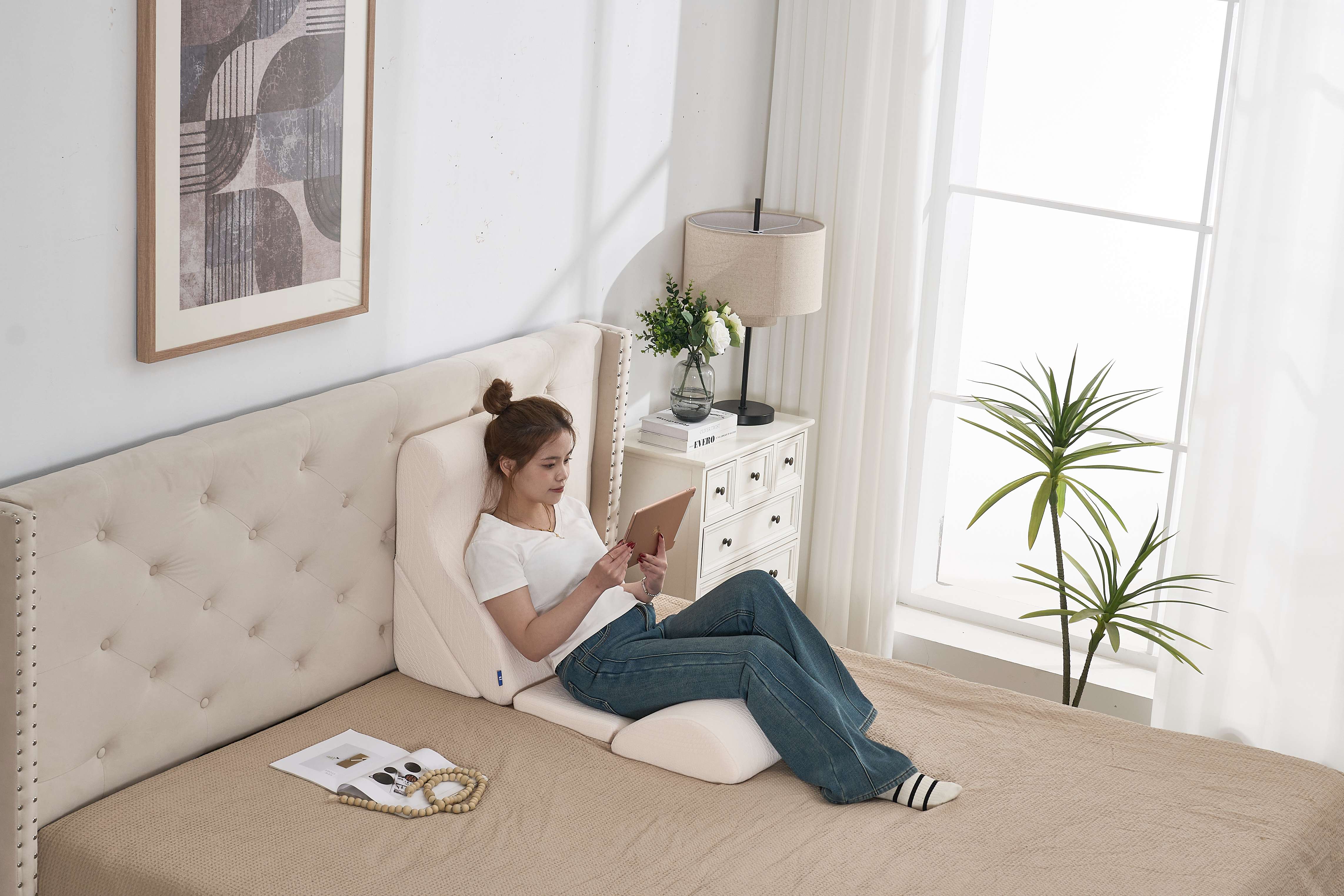 3-piece modular adjustable bed wedge pillow set with leg rest, cream color on bed 3-piece modular adjustable bed wedge pillow set with leg rest, cream color on bed
